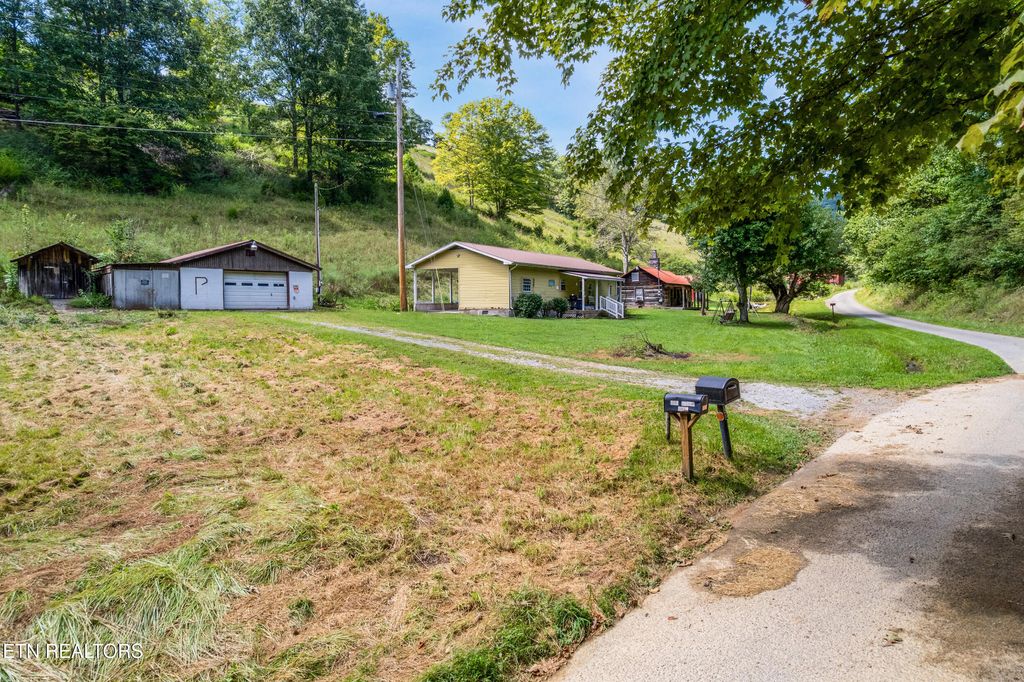 Photo of 323 Vannoy Rd, Tazewell, TN 37879 (MLS # 1312573)