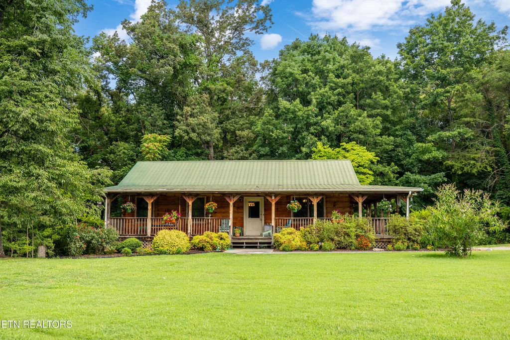 Photo of 312 Parkbrook Court, Friendsville, TN 37737 (MLS # 1310738)