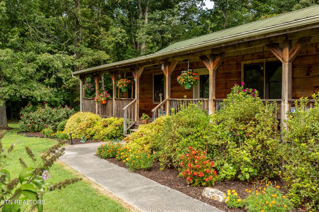 Photo of 312 Parkbrook Court, Friendsville, TN 37737 (MLS # 1310738)