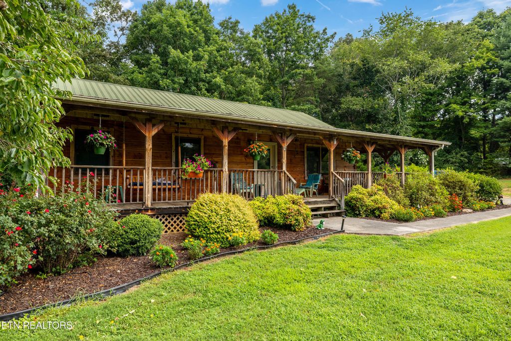 Photo of 312 Parkbrook Court, Friendsville, TN 37737 (MLS # 1310738)