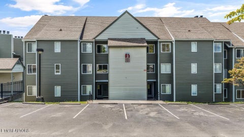 Photo of 1260 Ski View Drive #3202, Gatlinburg, TN 37738 (MLS # 1354157)