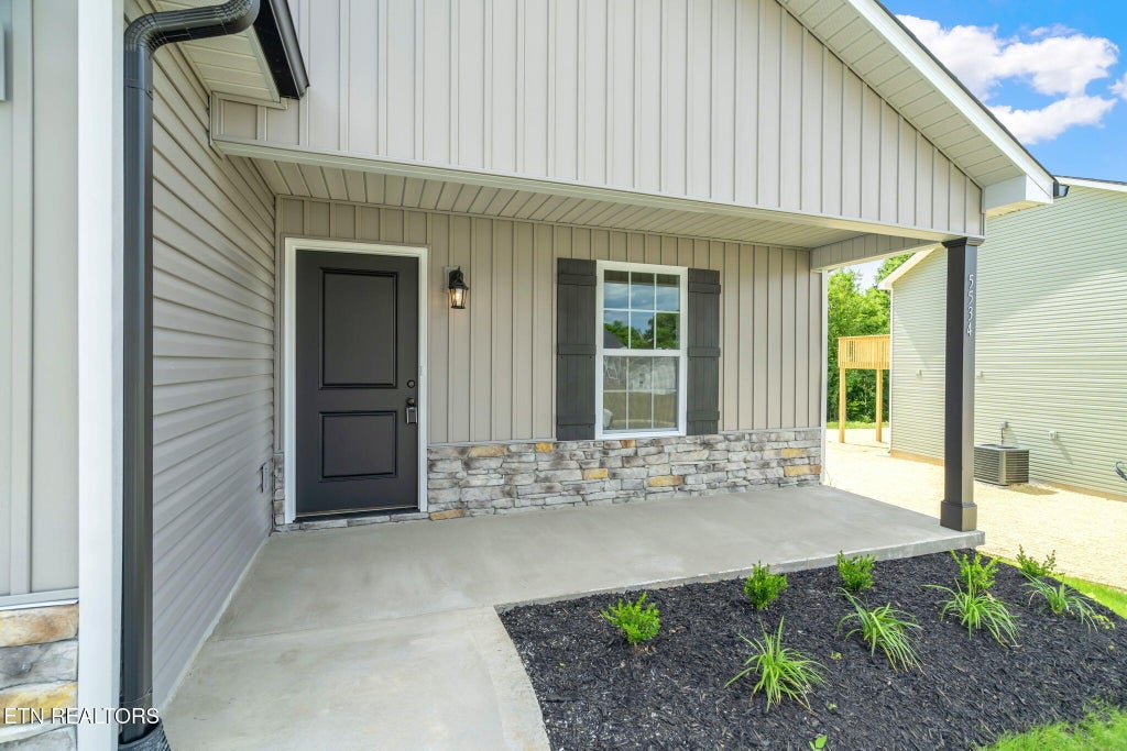 Photo of 5534 Berkley Lndg Lane, Knoxville, TN 37918 (MLS # 1296746)
