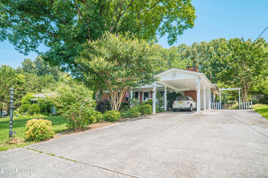 Photo of 5608 Sierra Rd, Knoxville, TN 37912 (MLS # 1345892)