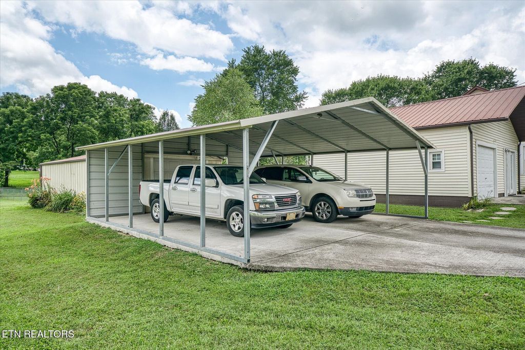 Photo of 214 Omega St, Harriman, TN 37748 (MLS # 1328585)