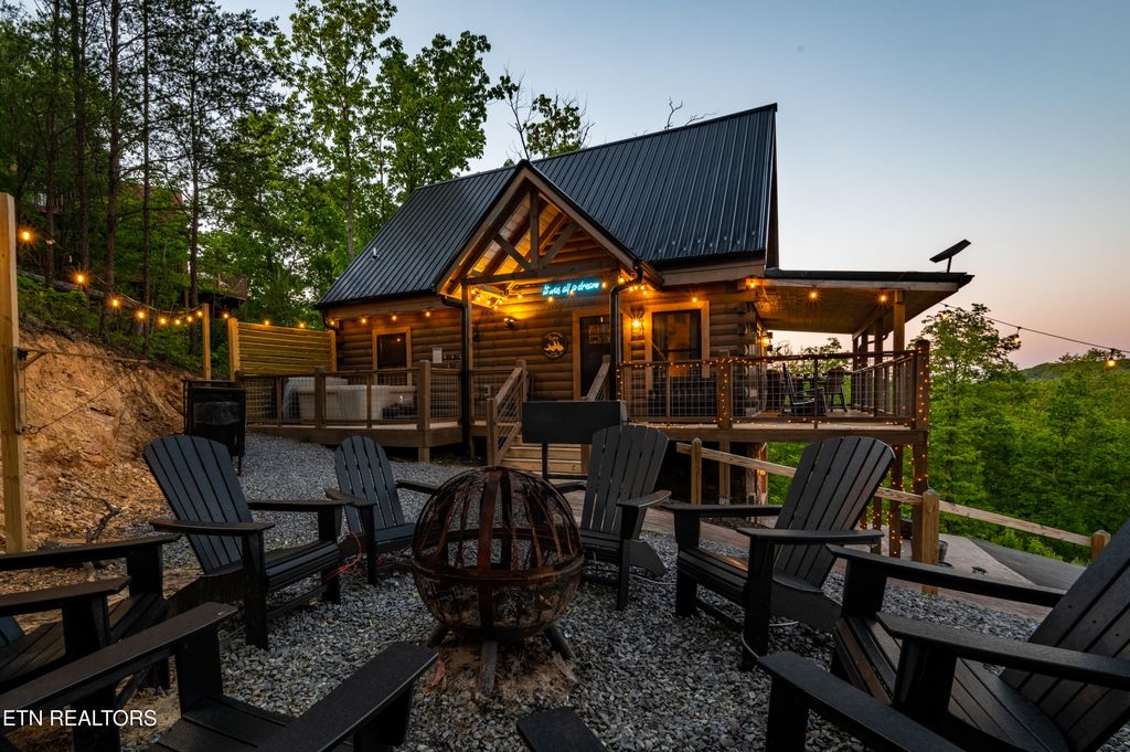 Photo of 1606 Dove Wing Way, Sevierville, TN 37862 (MLS # 1322314)