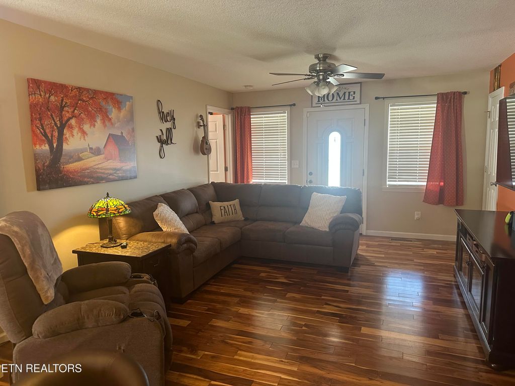 Photo of 314 W Walnut St, Madisonville, TN 37354 (MLS # 1325569)