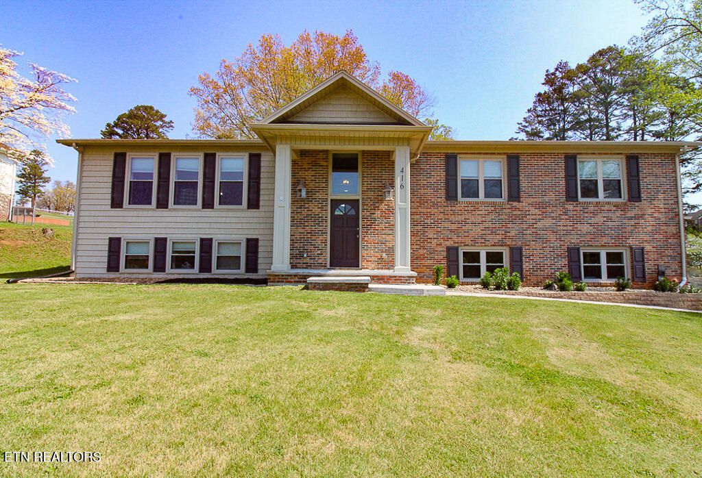 Photo of 416 Summitt Drive, LaFollette, TN 37766 (MLS # 1336145)