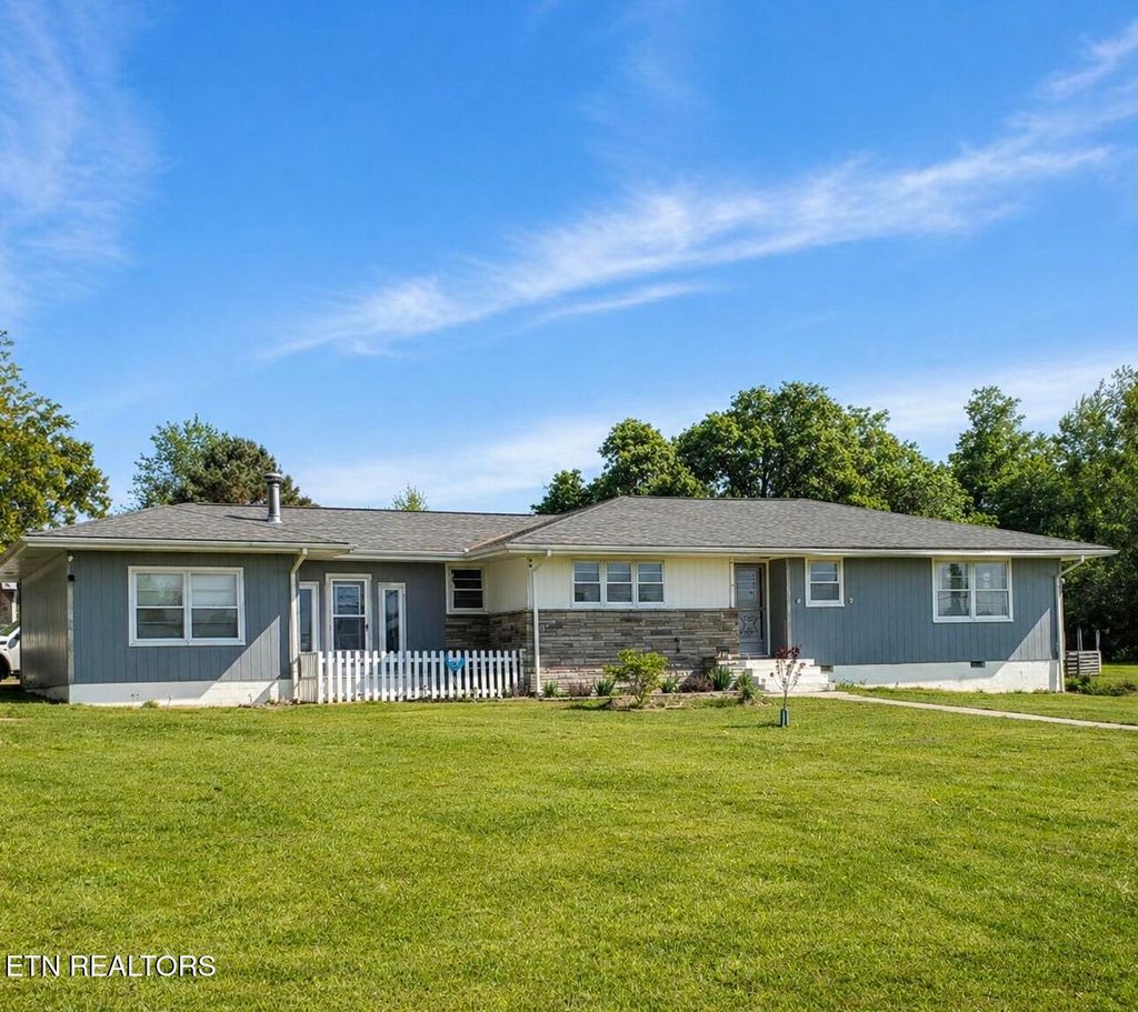 Photo of 1848 Sparta Hwy, Crossville, TN 38572 (MLS # 1338268)