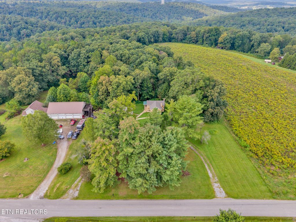 Photo of 871 Pomona Rd, Crossville, TN 38571 (MLS # 1314524)