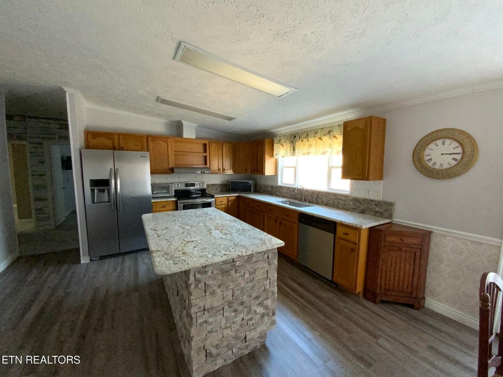 Photo of 596 Skyline Drive, Harriman, TN 37748 (MLS # 1333793)