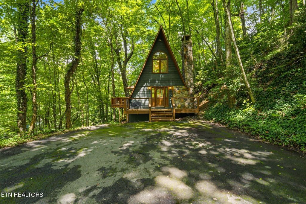 Photo of 1215 N Baden Drive, Gatlinburg, TN 37738 (MLS # 1349054)