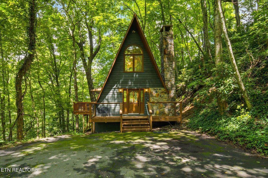 Photo of 1215 N Baden Drive, Gatlinburg, TN 37738 (MLS # 1349054)
