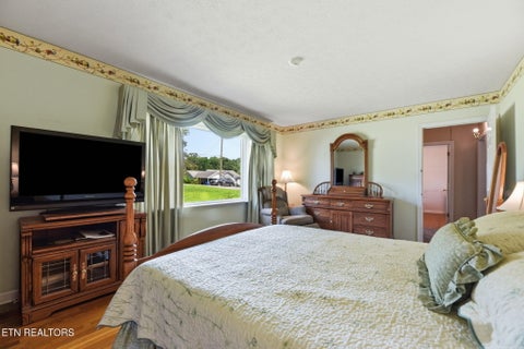 Tiny photo for 301 Cross St, Clinton, TN 37716 (MLS # 1349028)