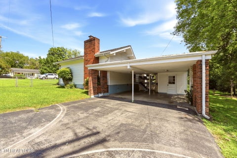 Tiny photo for 301 Cross St, Clinton, TN 37716 (MLS # 1349028)