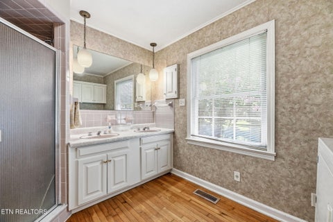 Tiny photo for 301 Cross St, Clinton, TN 37716 (MLS # 1349028)