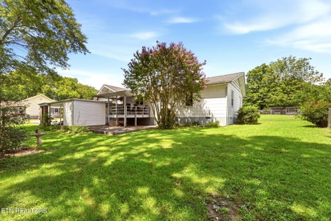 Tiny photo for 301 Cross St, Clinton, TN 37716 (MLS # 1349028)