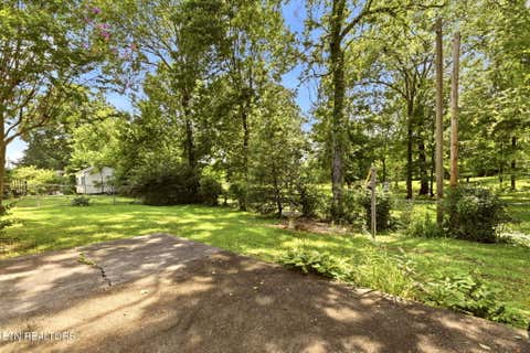 Tiny photo for 301 Cross St, Clinton, TN 37716 (MLS # 1349028)