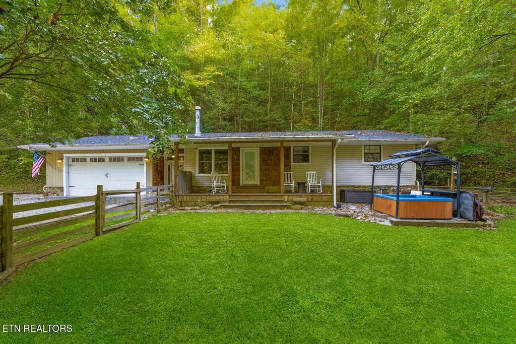 Photo of 3528 Lost Branch Rd, Sevierville, TN 37862 (MLS # 1318565)