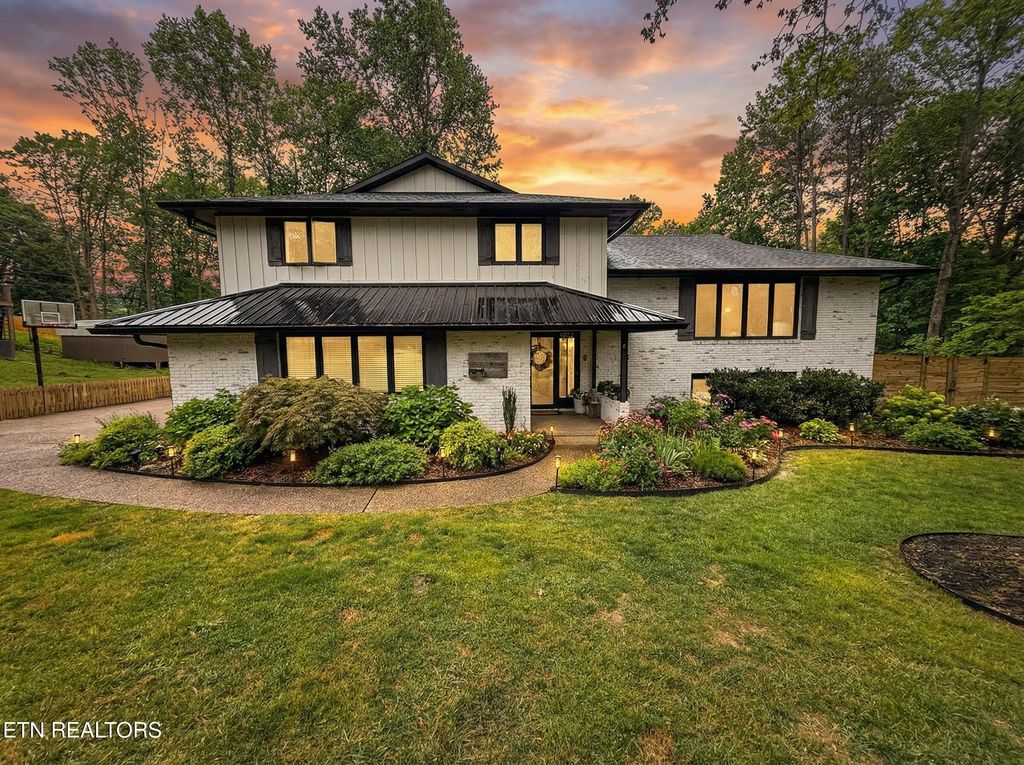 Photo of 7947 Cranley Rd Rd, Powell, TN 37849 (MLS # 1326091)