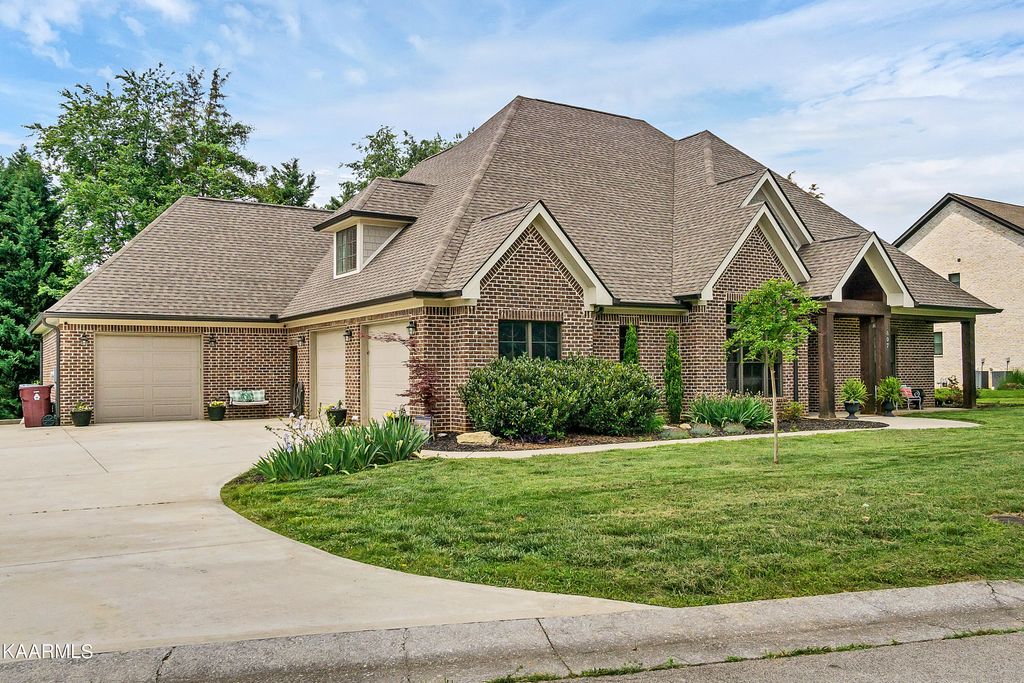 Photo of 1807 Clingman View Drive, Alcoa, TN 37701 (MLS # 1227109)