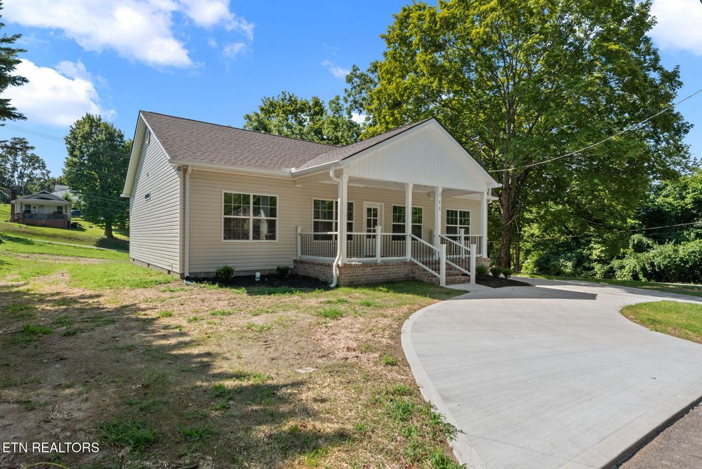 Photo of 711 Byrd St, Clinton, TN 37716 (MLS # 1331086)