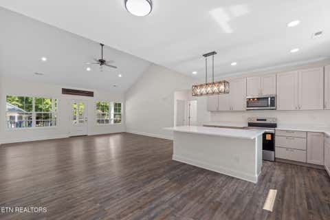 Tiny photo for 711 Byrd St, Clinton, TN 37716 (MLS # 1331086)