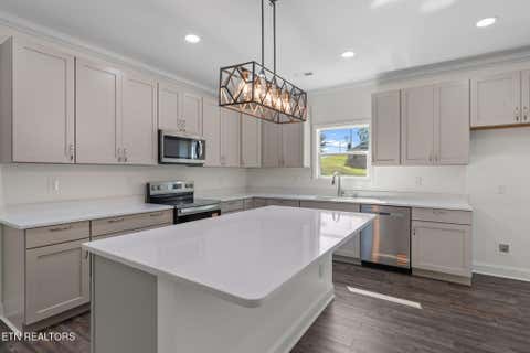 Tiny photo for 711 Byrd St, Clinton, TN 37716 (MLS # 1331086)
