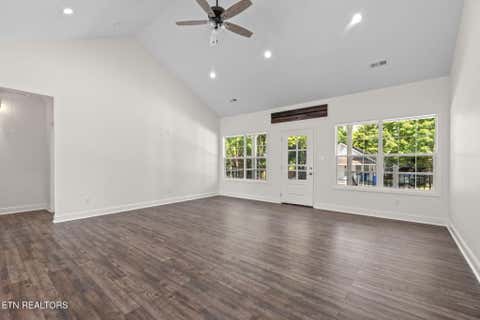 Tiny photo for 711 Byrd St, Clinton, TN 37716 (MLS # 1331086)