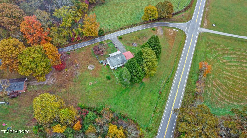 Photo of 111 Raymond Bingham Rd, Oakdale, TN 37829 (MLS # 1320295)