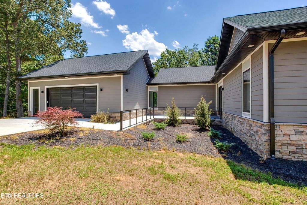 Photo of 10001 Scenic View Dr Drive, Loudon, TN 37774 (MLS # 1319622)