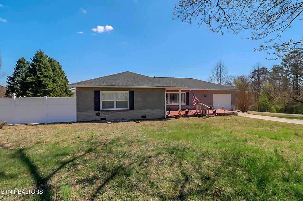 Photo of 722 E Wheeler St, Rockwood, TN 37854 (MLS # 1294675)