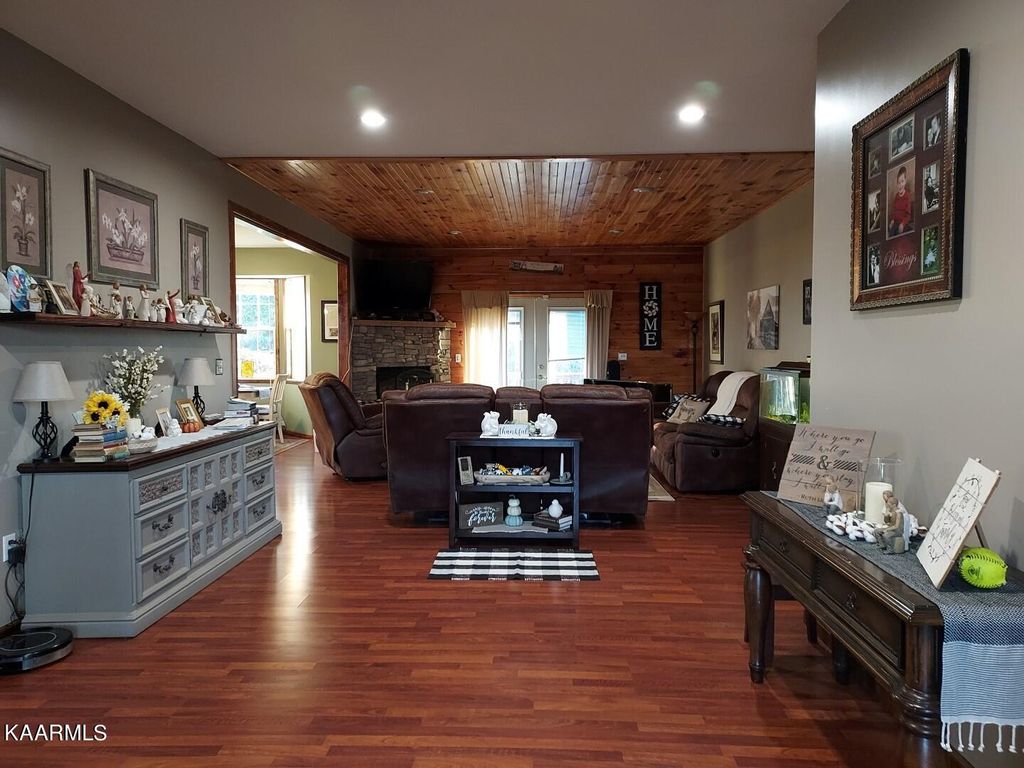 Photo of 640 Green Lynch Hill Rd, New Tazewell, TN 37825 (MLS # 1208816)