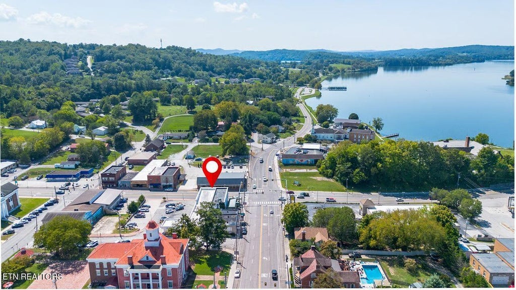 Photo of 100 E Race St, Kingston, TN 37763 (MLS # 1331703)