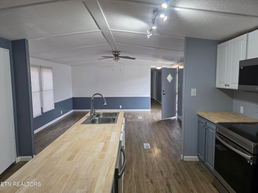 Photo of 1288 Maiden Ln Lane, Jellico, TN 37762 (MLS # 1322089)