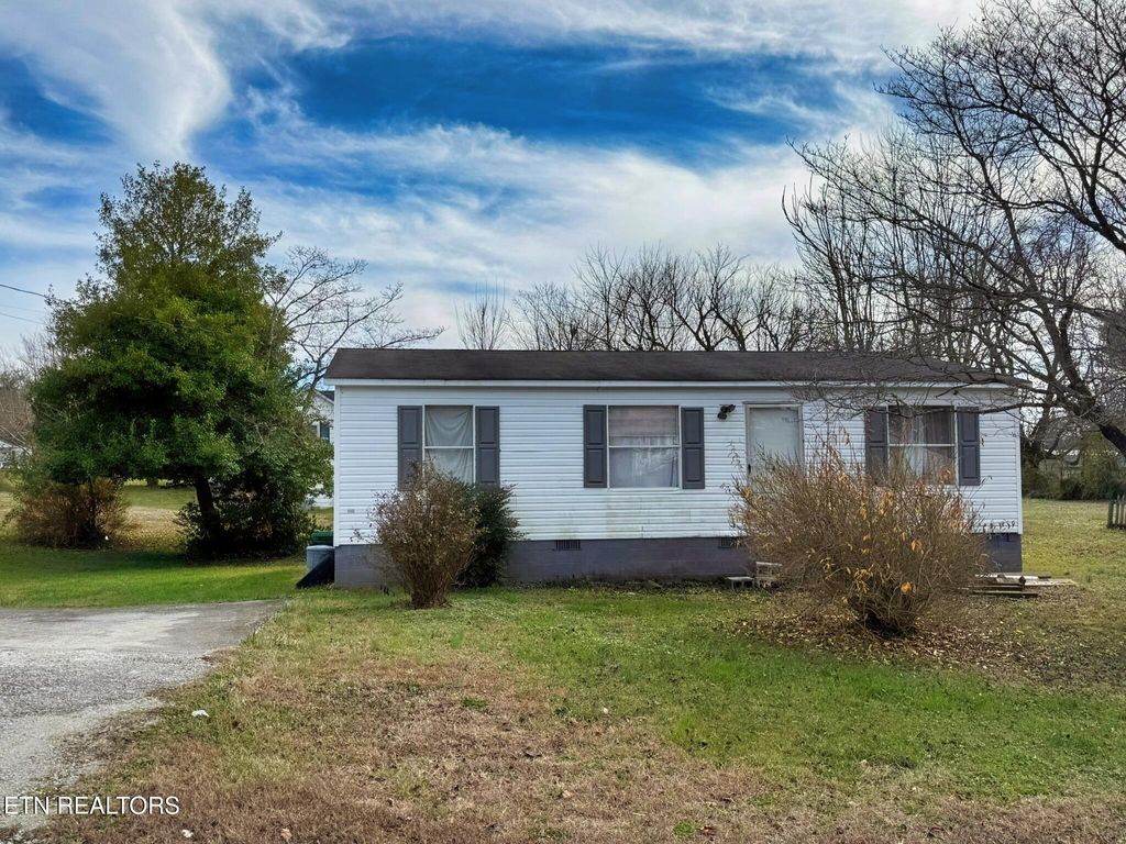 Photo of 712 E Fir St, LaFollette, TN 37766 (MLS # 1322838)