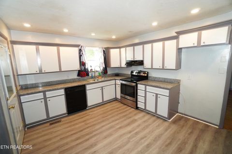 Tiny photo for 1725 Russell St, Morristown, TN 37813 (MLS # 1320594)