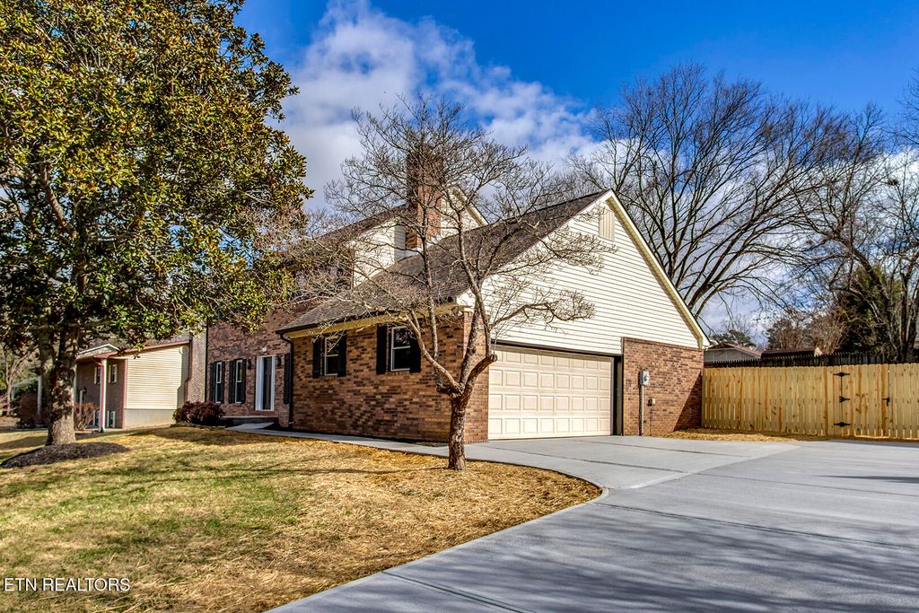 Photo of 107 Carson Lane, Oak Ridge, TN 37830 (MLS # 1326925)