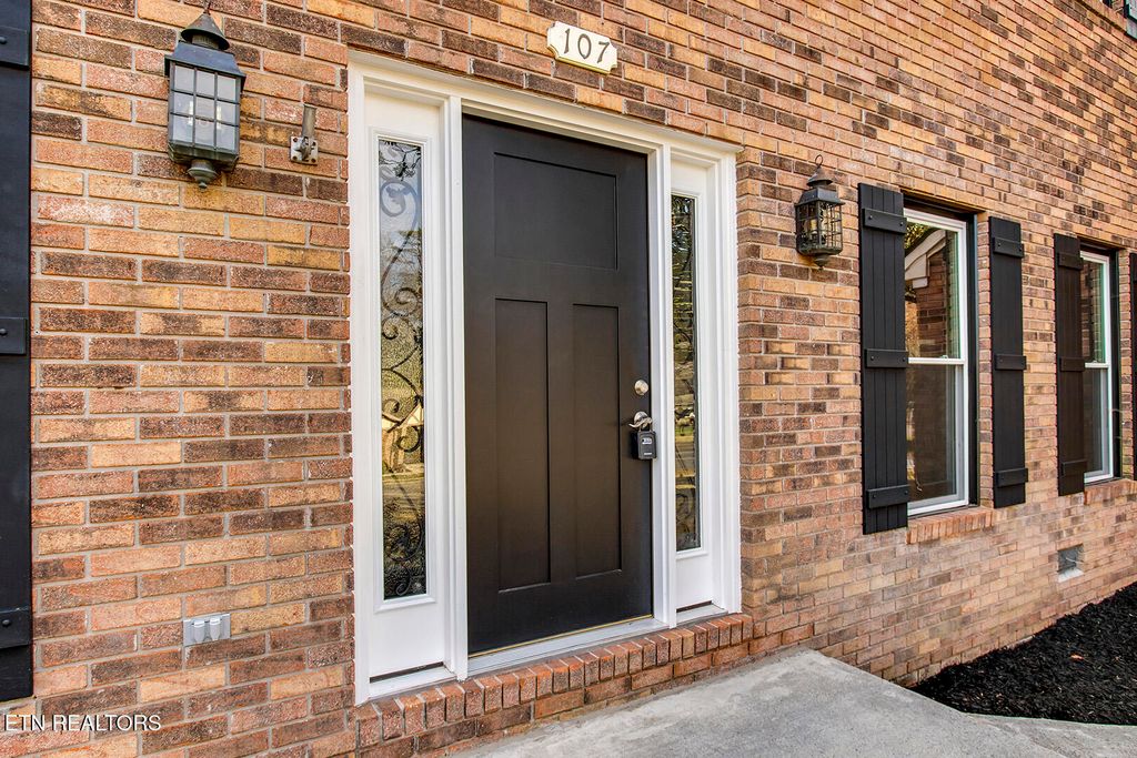 Photo of 107 Carson Lane, Oak Ridge, TN 37830 (MLS # 1326925)