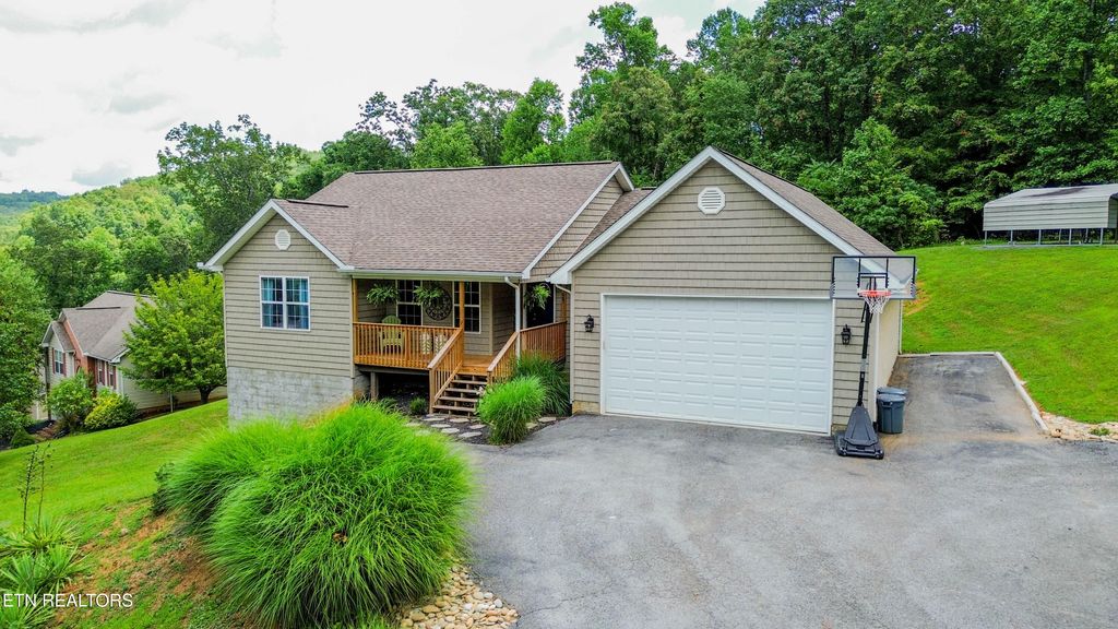 Photo of 667 Pine Hollow Rd, Jacksboro, TN 37757 (MLS # 1308201)