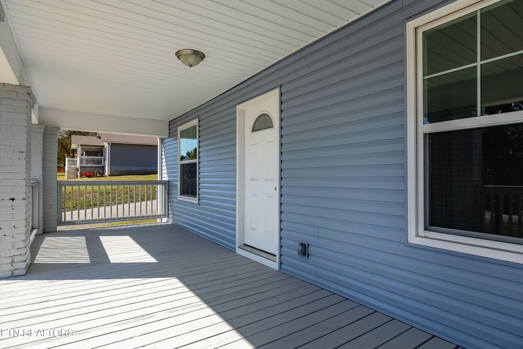 Photo of 415 W 1St Ave, Lenoir City, TN 37771 (MLS # 1319224)