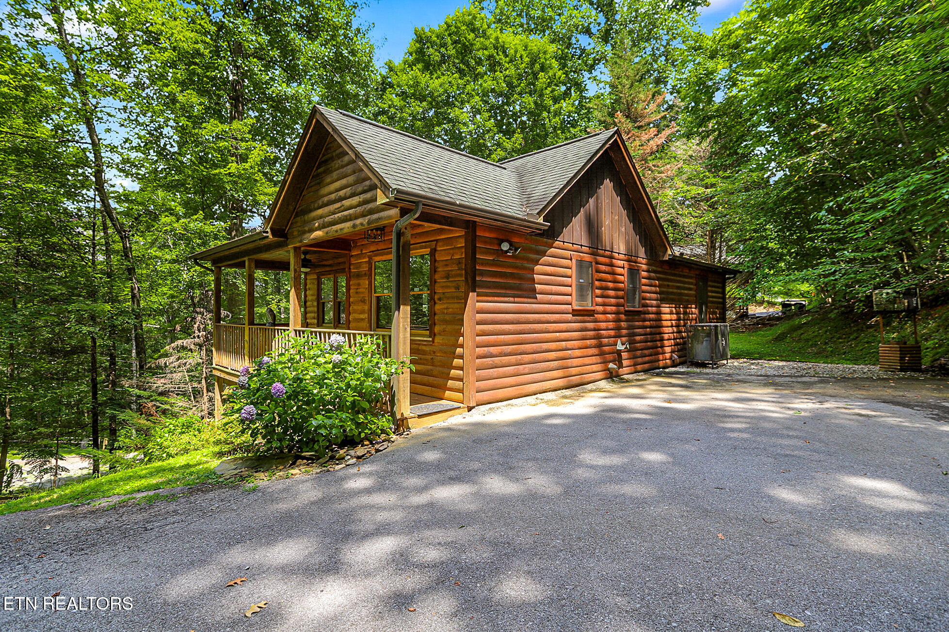 1127 Oak Court