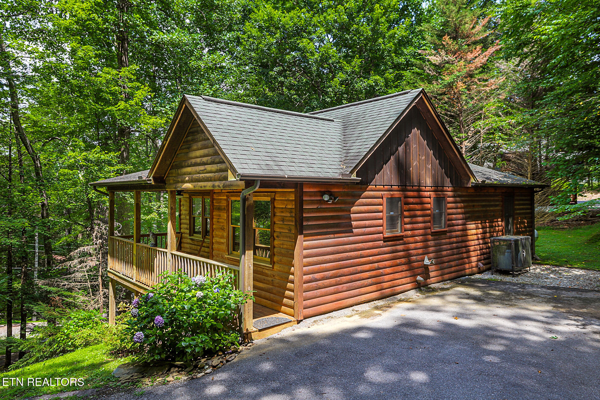 1127 Oak Court
