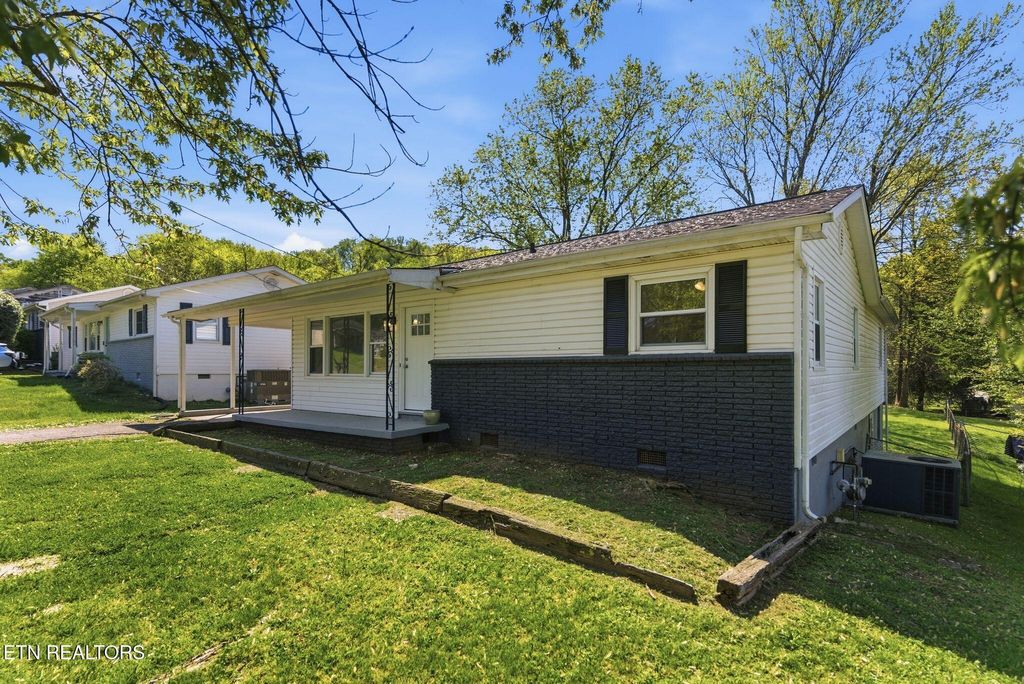 Photo of 2210 W Gilbert Lane, Knoxville, TN 37920 (MLS # 1336310)