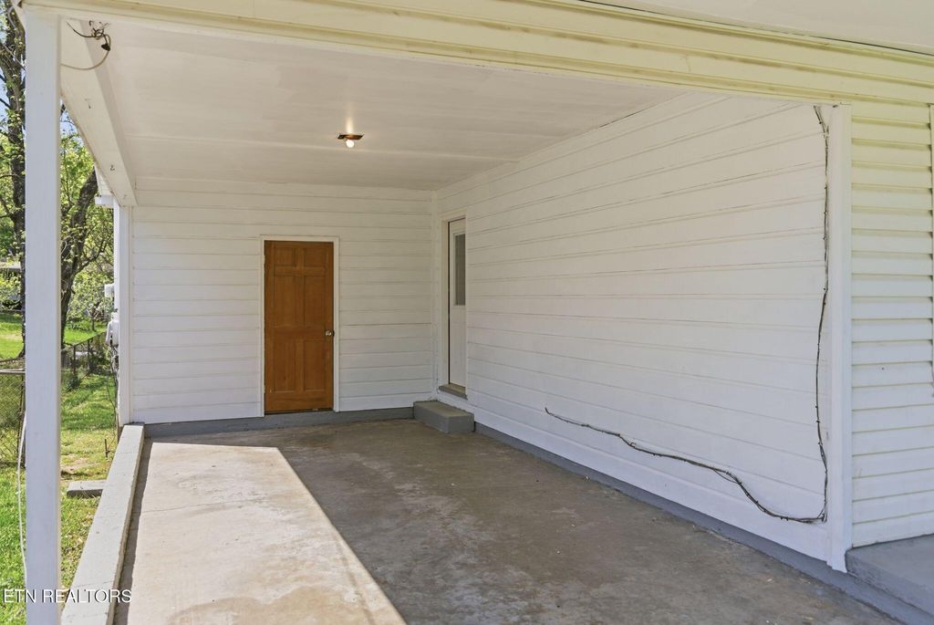 Photo of 2210 W Gilbert Lane, Knoxville, TN 37920 (MLS # 1336310)