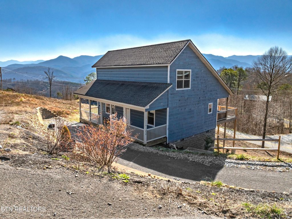 Photo of 1108 Circle Point, Gatlinburg, TN 37738 (MLS # 1304003)