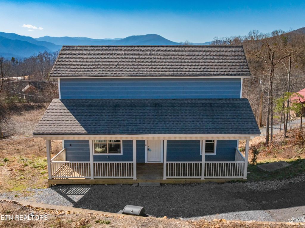 Photo of 1108 Circle Point, Gatlinburg, TN 37738 (MLS # 1304003)