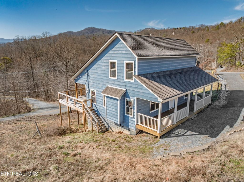 Photo of 1108 Circle Point, Gatlinburg, TN 37738 (MLS # 1304003)