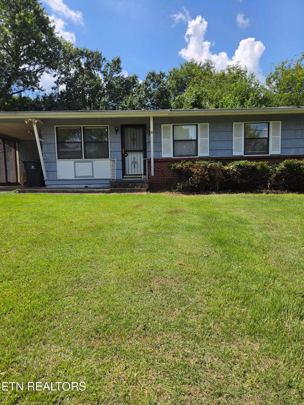 Photo of 2246 W Gilbert Lane, Knoxville, TN 37920 (MLS # 1348760)
