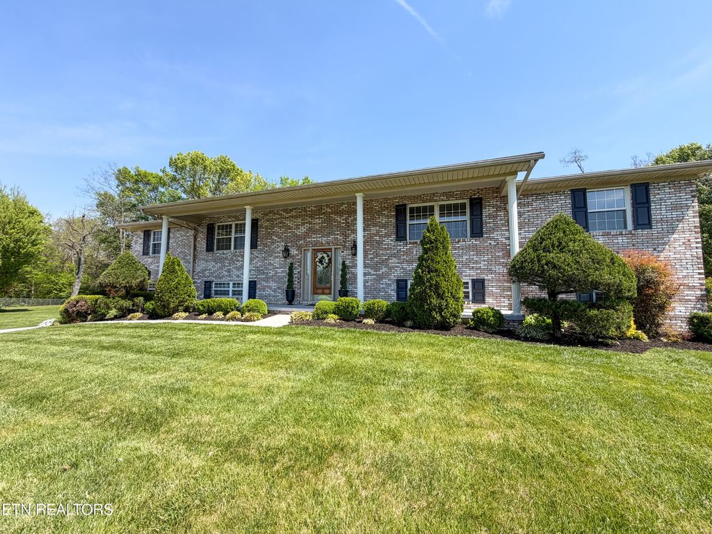 Photo of 608 E Grinnell Circle, Knoxville, TN 37924 (MLS # 1337496)