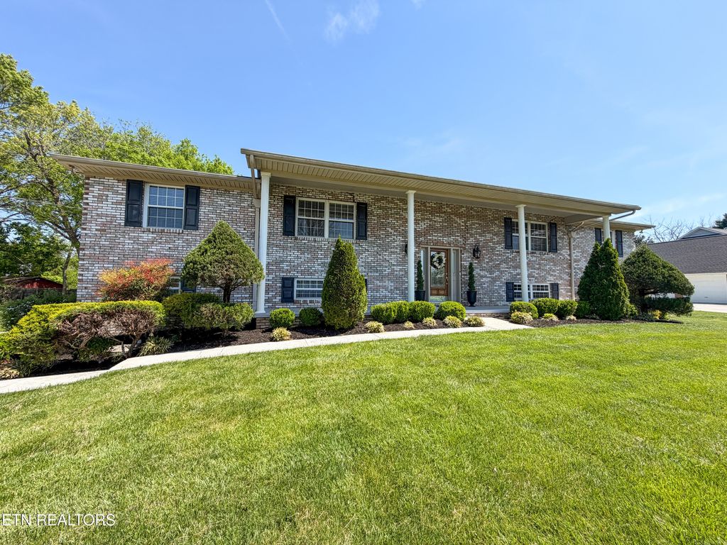 Photo of 608 E Grinnell Circle, Knoxville, TN 37924 (MLS # 1337496)